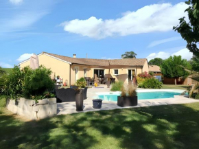 Villa charmante avec piscine privée à Saint-Martin-Lacaussade